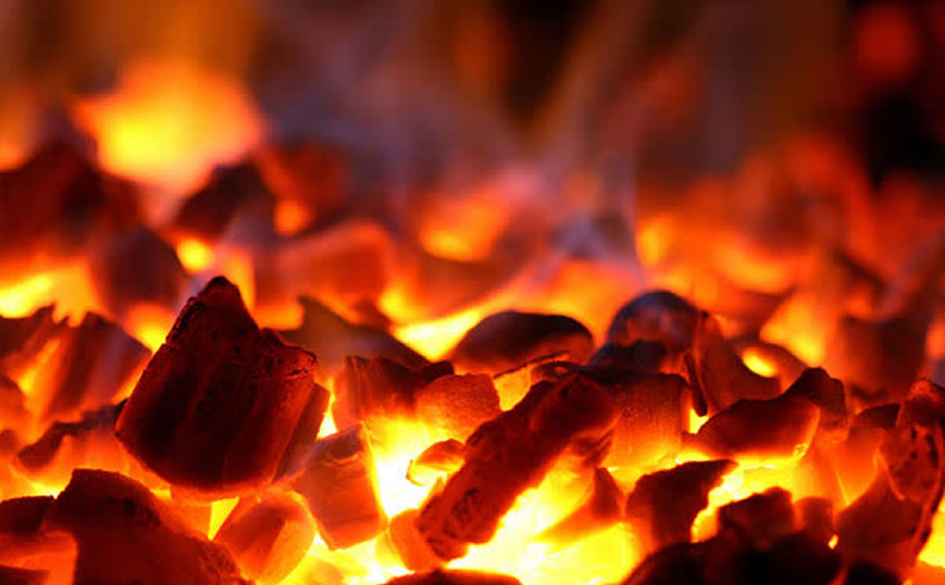 以化学的眼光看待木炭在空气中燃烧的现象